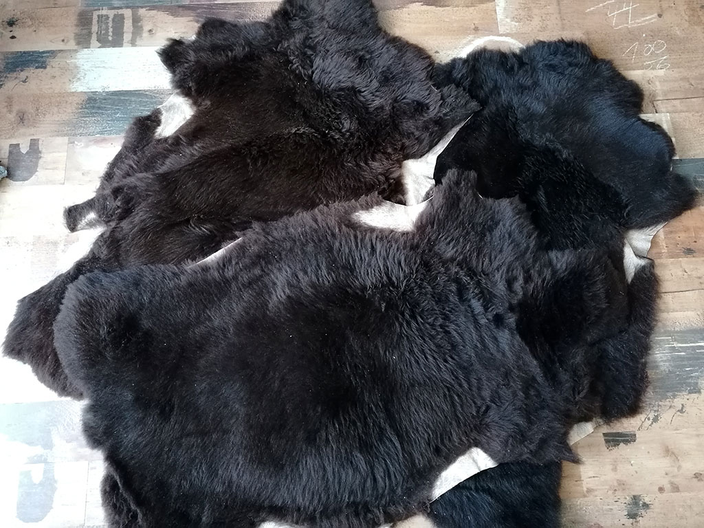 Lammfelle schwarz zum Kaufen